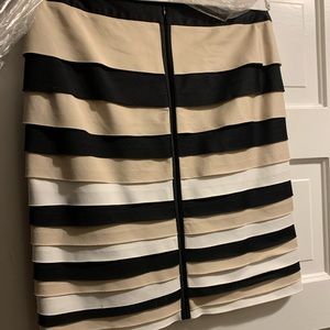 White House Black Market Skirt, size 14, fully lined, zippered back